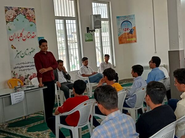 حضور جمعی از اعضای دبیرستان نمونه آیت‌الله خامنه‌ای در مدرسه نمونه دانش