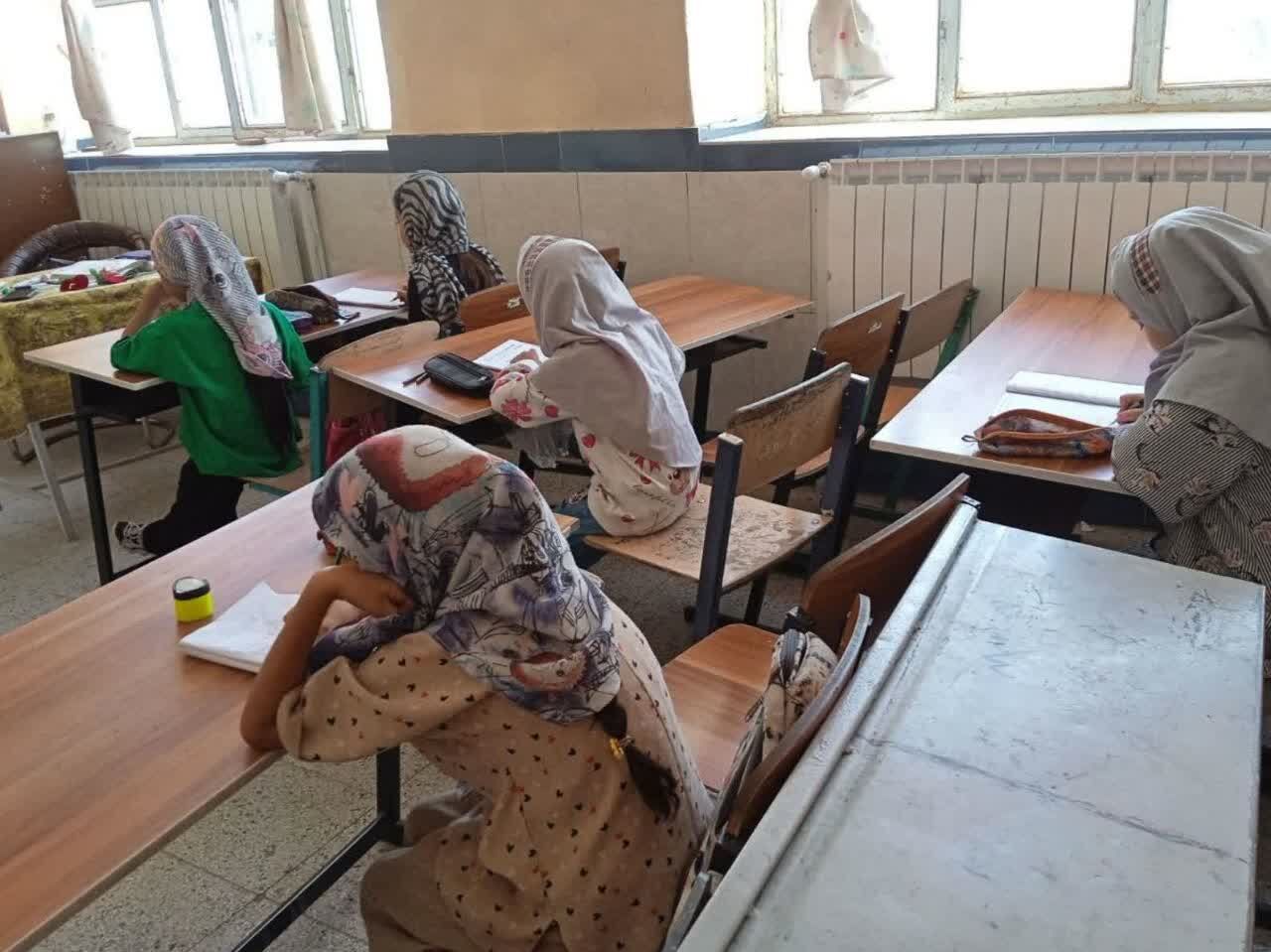 کلاس‌های تقویتی در ایام تابستان در دبستان شهید نجفی فدافن