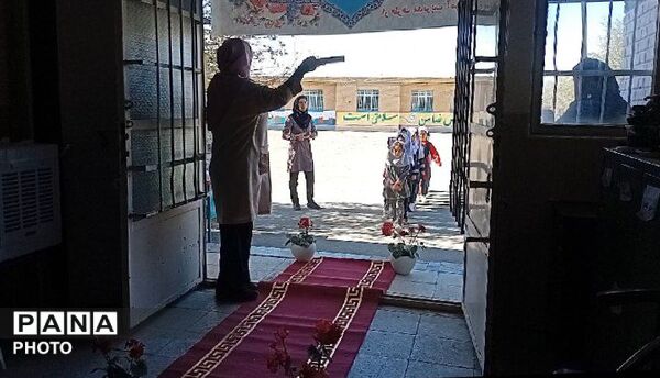  آیین جشن شکوفه‌ها در آموزشگاه شهید نعمت‌الله نعمتی