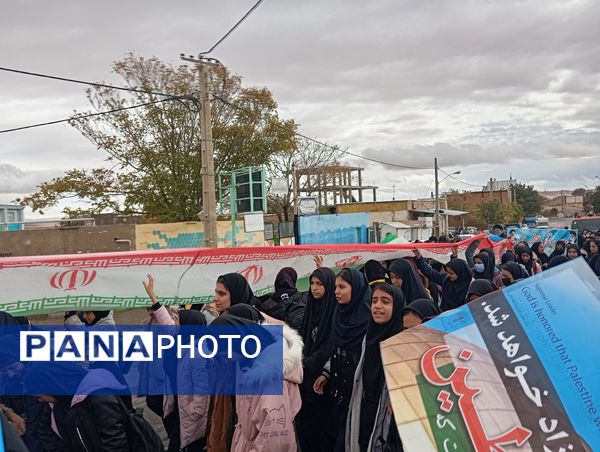 دانش‌آموزان شهر گرماب در راهپیمایی 13 آبان
