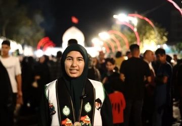 نوجوان پیشتاز در خیابان اربعین شعری سرود