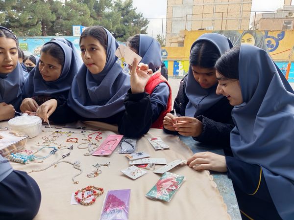 برپایی بازارچه دانش آموزی در دبیرستان پیرایش ۲