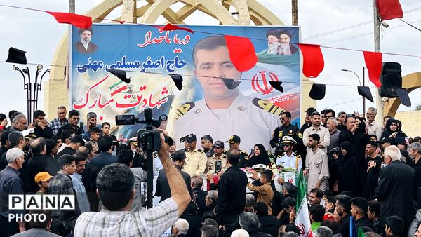 تشییع پیکر شهید ناو دنا «حاج اصغر مسلمی مهنی» در جیرفت