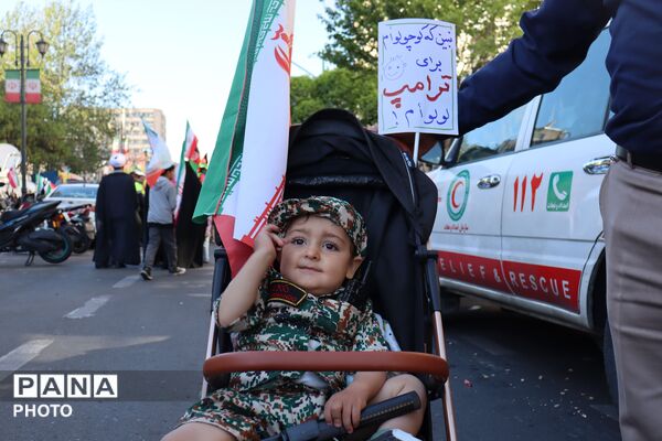 تک تک خیابان‌هاى تهران، سیاه پوش پدر امت