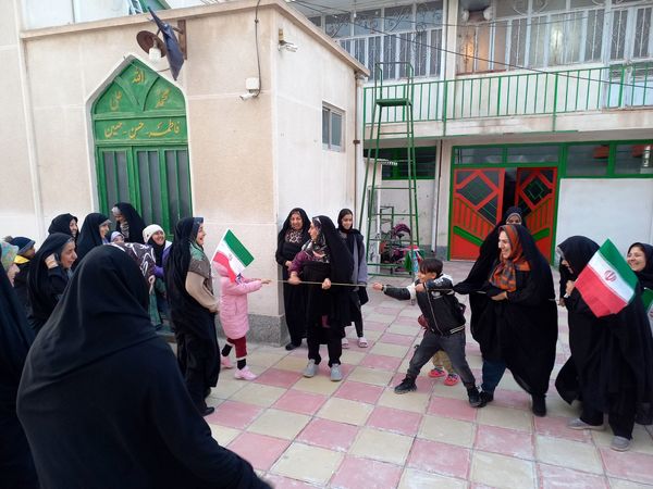 پیاده‌روی و بازی‌های محلی اعضای پایگاه پنج تن 