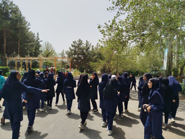اردوی تفریحی تشویقی دانش‌آموزان دبیرستان زنده یاد رقیه مظفری‌نیا 