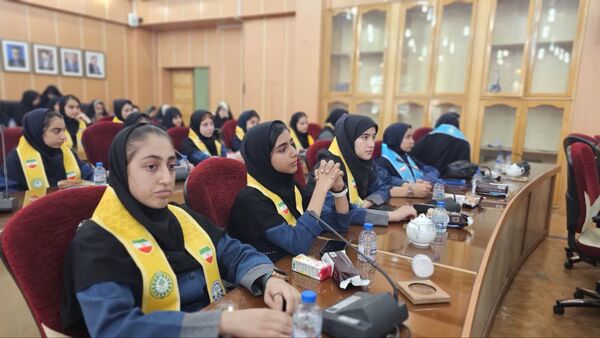 دیدار صمیمی دانش‌آموزان با استاندار کهگیلویه و بویراحمد 
