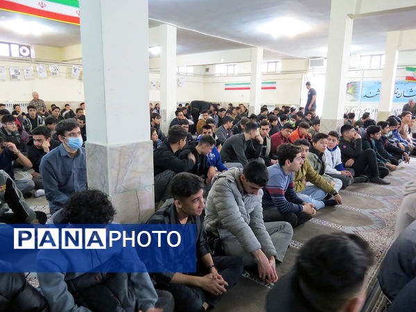 جشن انقلاب و کلنگ زنی زمین چمن دبیرستان شاهد امام حسین (ع)