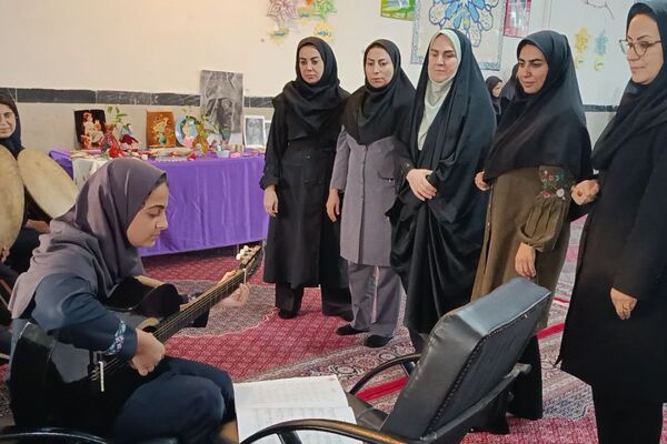  نمایشگاه فرهنگی و هنری دبیرستان عترت