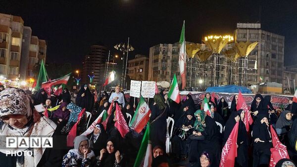 جشن و نورافشانی آسمان میدان جمهوری اسلامی تهران به مناسبت جشن ازدواج پیامبر اکرم(ص) و حضرت خدیجه(س)