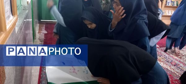 شرکت دانش‌آموزان دبستان حضرت فاطمه(س) در مراسم سالگرد شهدای خدمت