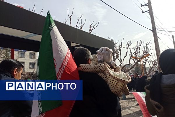 خروش مردمی در خیابان‌های رباط‌کریم در 22بهمن