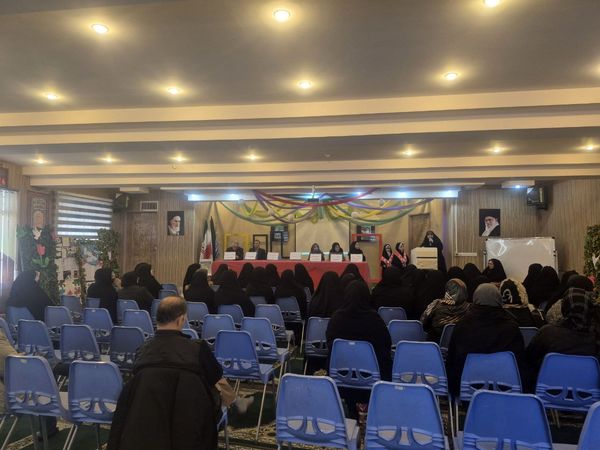 جلسه آموزش خانواده در دبستان دخترانه شاهد تحقیقی ناحیه۶