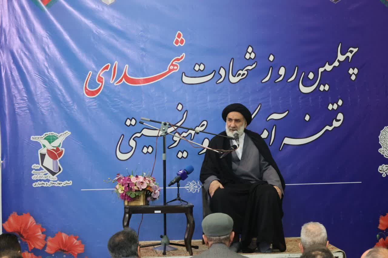 انحطاط فرهنگی غرب ریشه در دوری از دین دارد