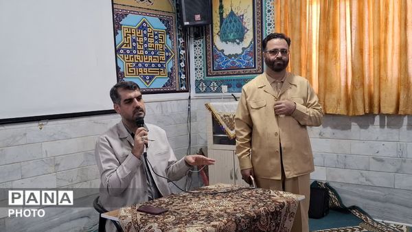 نشست صمیمی دانش آموزان هنرستان اندیشه شهر کهک با نماینده مردم قم در مجلس