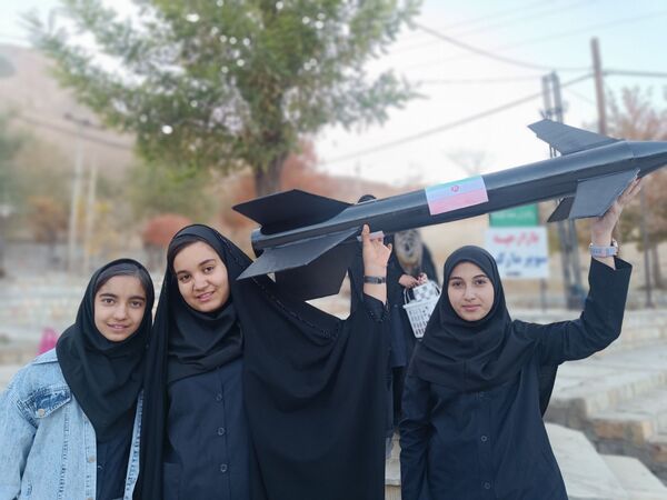 اردوی یک روزه دانش‌آموزان بسیجی همراه با ساخت موشک‌های استکبارستیزی 