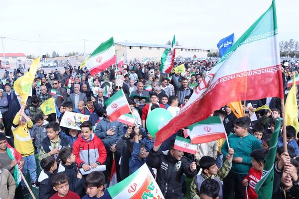 حضور پرشور دانش آموزان ابرکوه در راهپیمایی ۲۲ بهمن