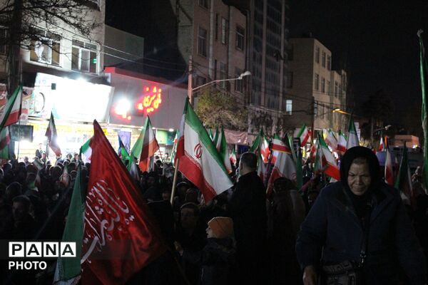 حضور دشمن‌شکن مردم کرج در بیست و نهمین روز از تجدید بیعت با رهبر معظم انقلاب 