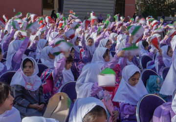  آغاز سال تحصیلی در دبستان دخترانه آرمینه مصلی‌نژاد، با حضور وزیر دادگستری