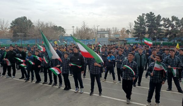 پژواک انقلاب در دل نوجوانان