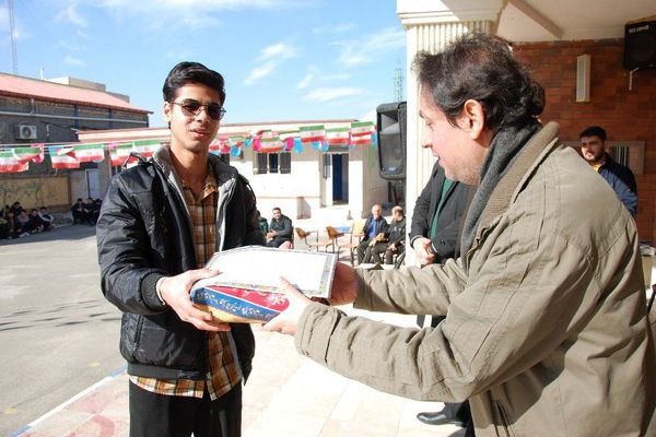 تقدیر از برگزیدگان دبیرستان دکتر نیک نیان قیامدشت  ری یک