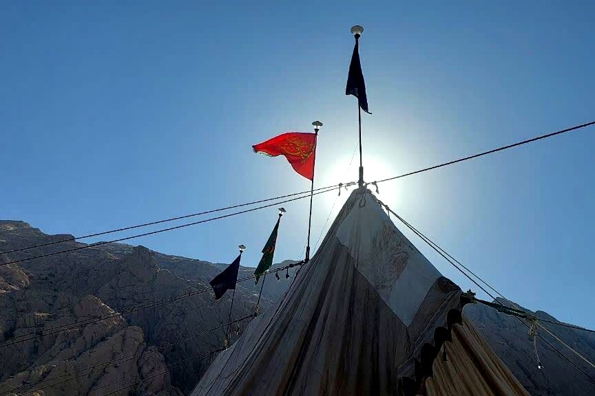 آیین سنتی برپایی خیمه عاشورایی در زرقان