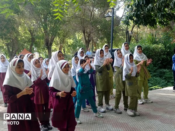 تبلور فرهنگ سلامت در فعالیت صبحگاهی دانش‌آموزان و مربیان مینابی