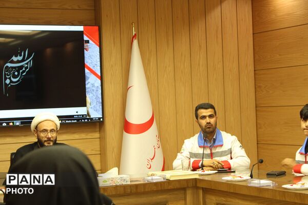 افتتاح خانه هنرمندان جمعیت هلال احمر همدان با هدف جذب هنرمندان شاخص