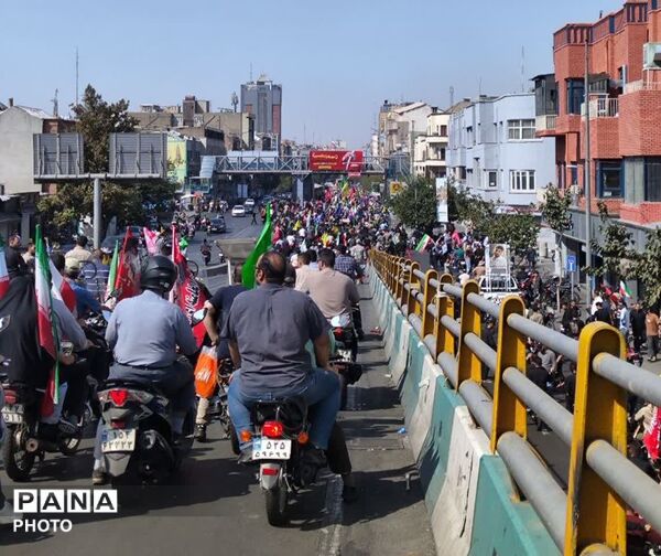 رزمایش اقتدار موتورسواران جان‌فدا در تهران