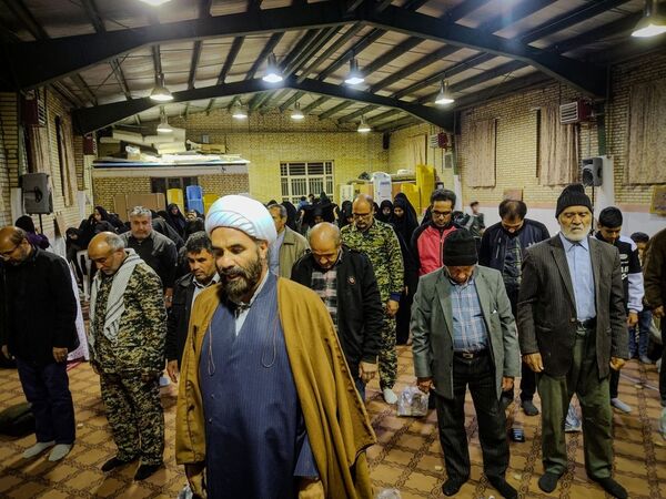 مراسم اکران فیلم سینمایی مجنون در دبیرستان کوثر شهر رباط‌سنگ