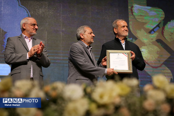 دیدار رییس‌جمهور با فرهنگیان و دانشجو معلمان