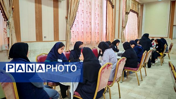 مسابقات ورزشی شطرنج دانش آموزان دوره دوم