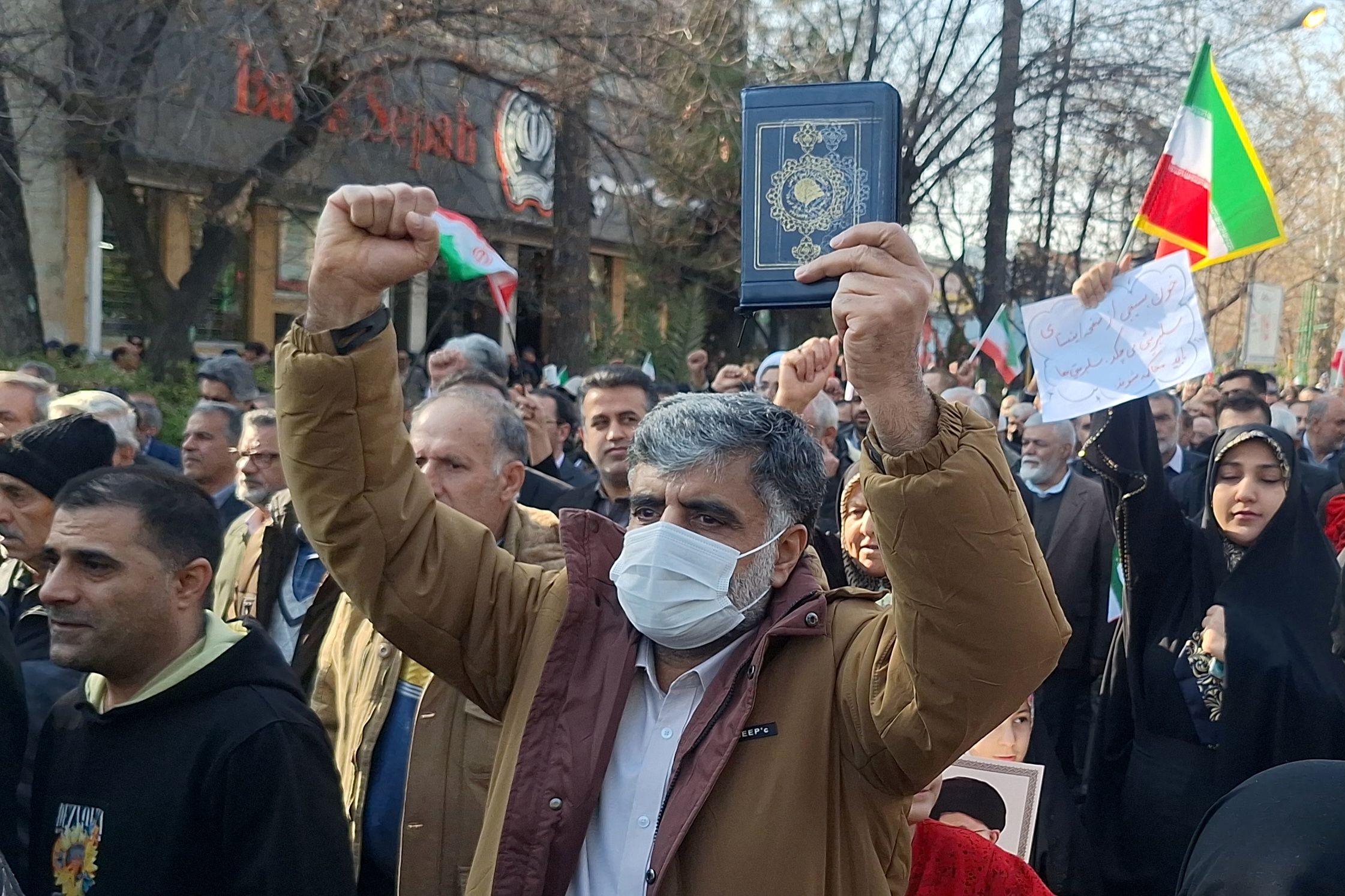 خیزش عظیم مردم شیراز علیه عناصر تخریب‌گر 