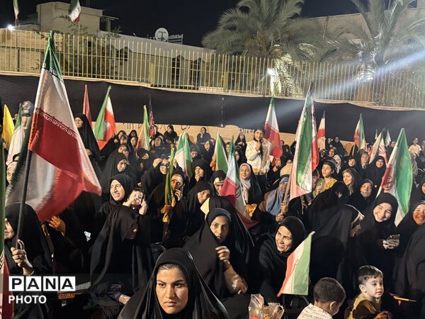 در شبِ سه‌شنبه، ۲۲ اردیبهشت، شهر با حضور پرشوق مردمانش جانی تازه گرفت
