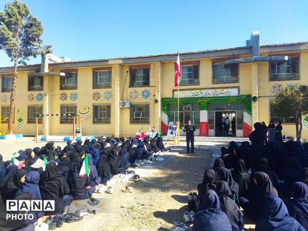 روایتگر جنگ در دبیرستان مجید دهنوی 
