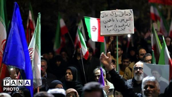  حضور پرشور مردم و مسئولان کرج در سی‌ودومین اجتماع و راهپیمایی شبانه 