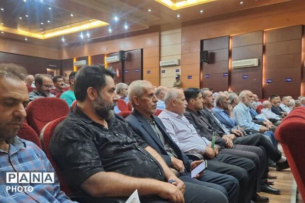  همایش تخصصی باغداران و کشاورزان شهرستان فیروزکوه در سالن شهید آوینی