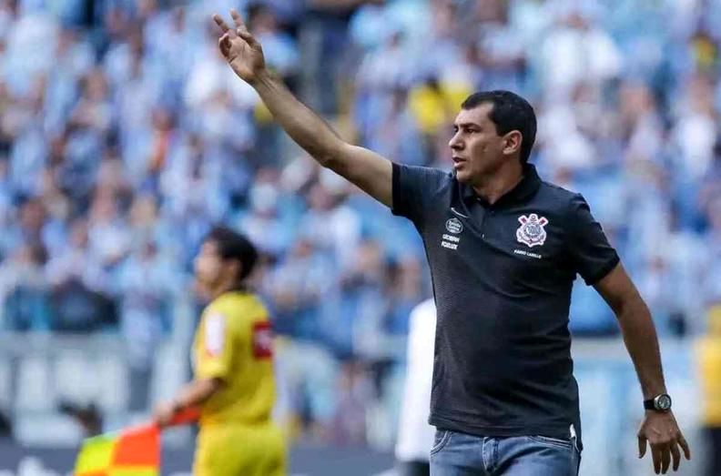 فابیو کاریله گزینه استقلالی‌ها با ویتوریا برزیل قرارداد بست