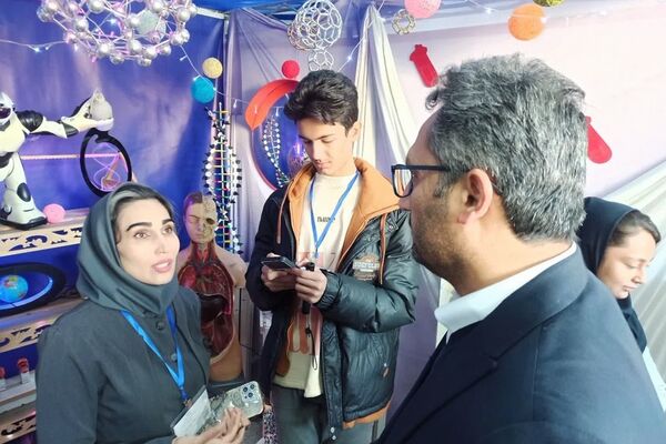 پژوهش‌سرای کاوش کهریزک، کانون توجه نخستین روز نمایشگاه دستاوردهای دانش‌آموزی استان