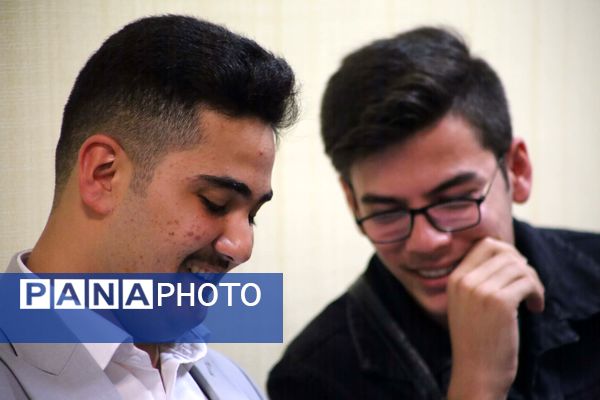 نشست صمیمی دانش‏‌آموز خبرنگاران و نمایندگان مجلس دانش‌آموزی آذربایجان شرقی با علی فلاحتکار