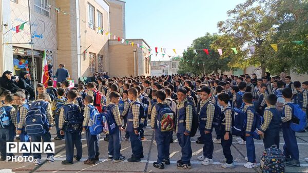 نوای آغاز دوباره سال تحصیلی جدید در دبستان شهید احمدی، شهرستان اشترینان 