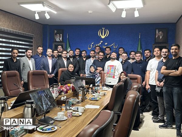 نسل زد پای بازنگری ساختار شورای مشاوران نشست