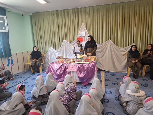 جشن میلاد امام خوبی‌ها در دبستان برادران شهید دیده‌ور کازرون