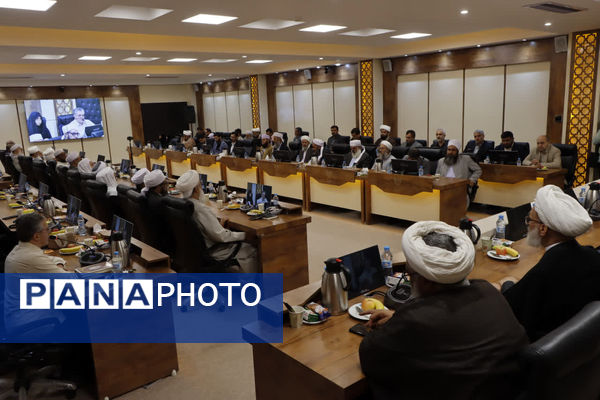 نشست وحدت علمای شیعه و اهل سنت در دانشگاه آزاد اسلامی مشهد 