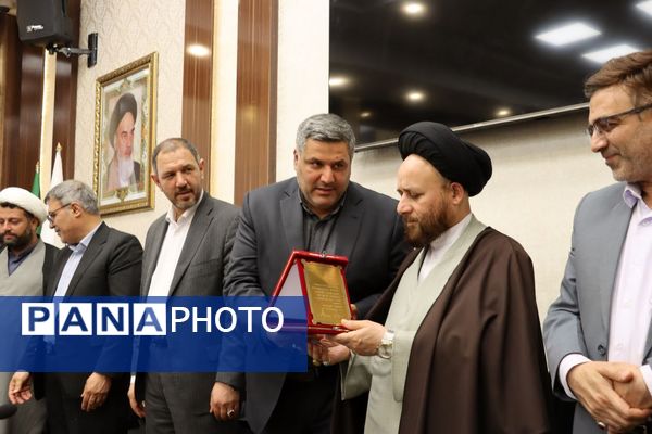 آوای خدمت در همایش تدبیر 