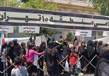 همدلی سپاه ناحیه مقداد و محلات منطقه ۱۰ در خدمت رسانی به دلدادگان حسینی