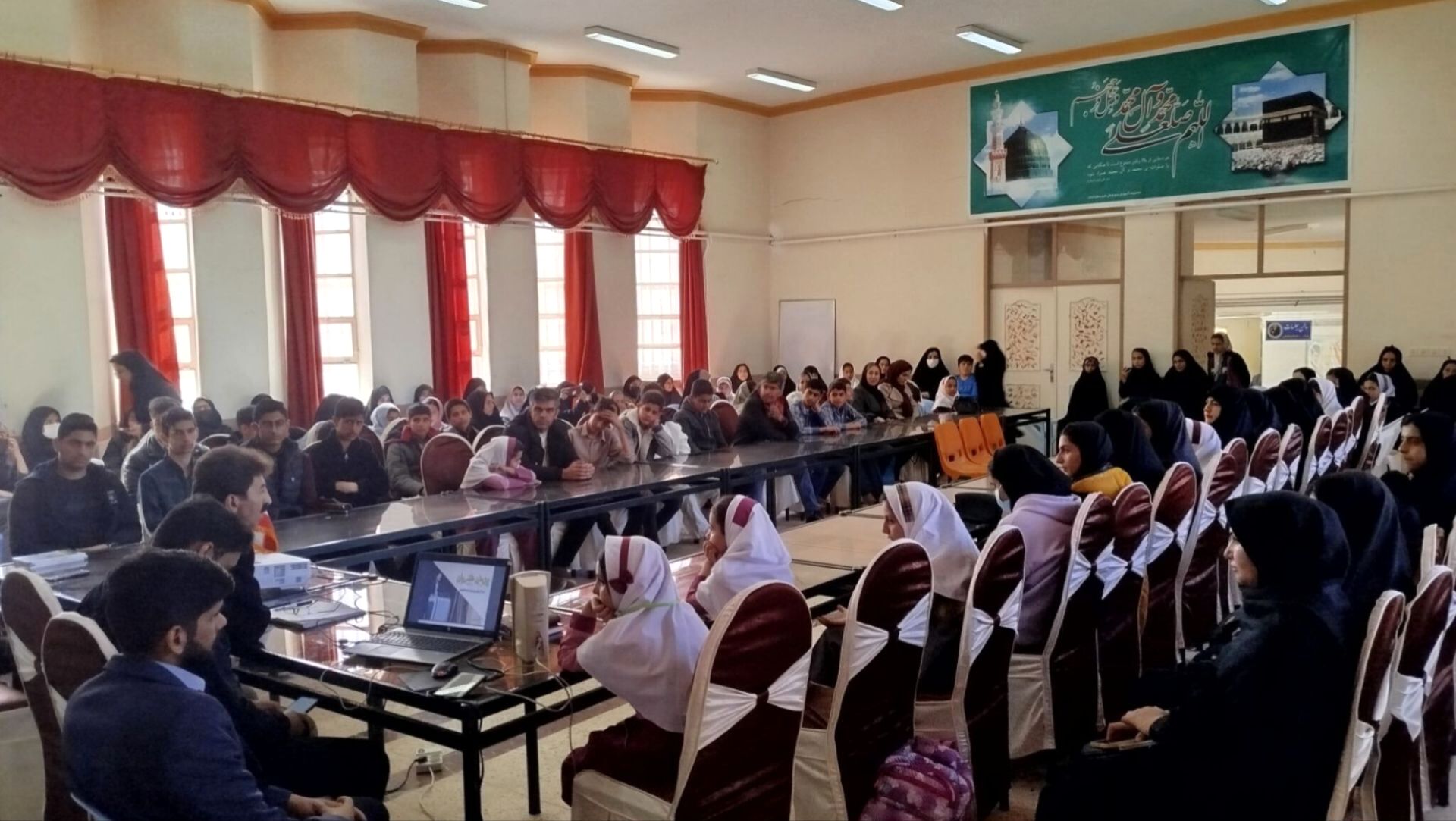 جلسه حوزه رسانه‌ی دانش‌آموزی در شهرستان اردل