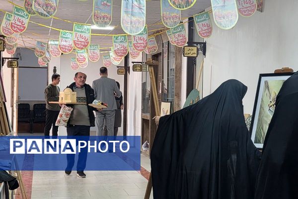 آماده‌سازی آثار هنرجویان در نمایشگاه دهه فجر رباط‌کریم