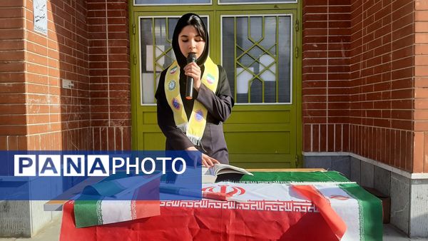 گرامیداشت ۱۲ بهمن در دبیرستان نماز و نیایش