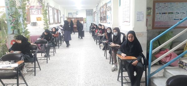 حوزه امتحانی در دبیرستان نمونه شهید محمدی پور خلیل آباد 
